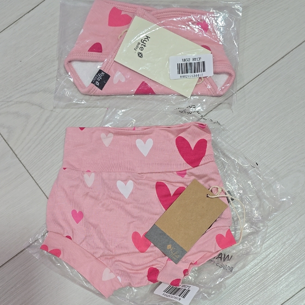 Kyte Baby Crepe Hearts Bummies & Bib Set